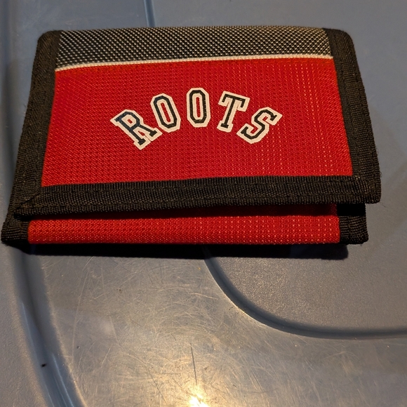Roots Velcro wallet  . Very clean - Picture 1 of 5